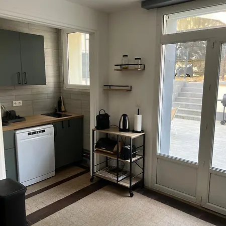50 Metres De La Avec Garage Prive Et Terrasse *